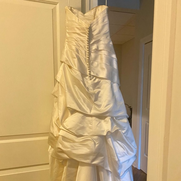 Ivory Yvonne bridal wedding dress size 6 great condition - Picture 6 of 7